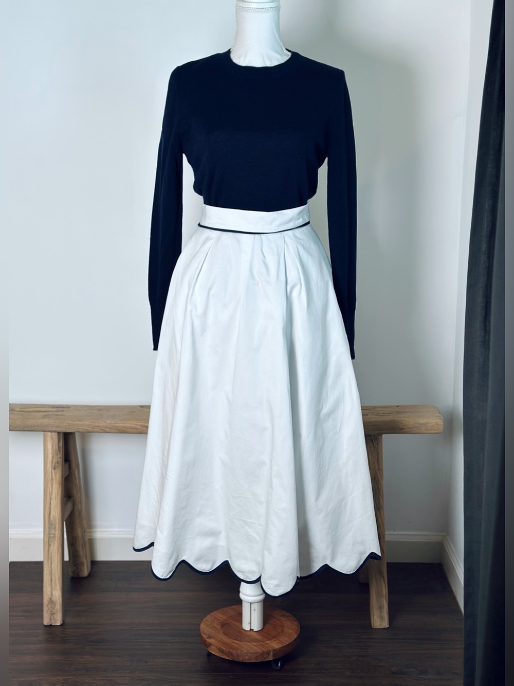 French Connection White Midi Skirt with Scalloped Hem Very good condition Size L